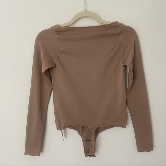SKIMS Essential Long Sleeve Scoop Neck Bodysuit in Taupe Brown size L XL - Picture 8 of 9